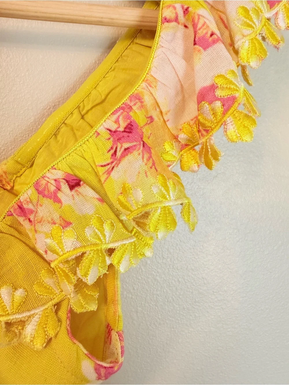 Hemant & Nandita Auril Floral Ruffle Crop Top NWT XXS Yellow Linen Retrofete